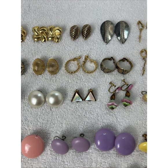 Vintage Lot Of Clip On & Screwback Earrings Over 60 Pairs - Picture 4 of 9